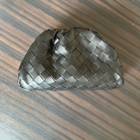 BOTTEGA VENETA mini pouch. Black intrecciato leather. - Picture 9 of 11